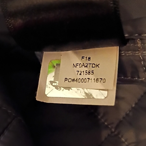 The North Face Women's Grey and Pink Puffer Jacket. Size XL. Lighter Weight. - Picture 8 of 9